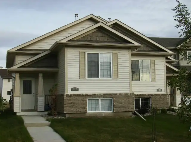 Spacious Duplex for rent in Deer Valley Leduc!