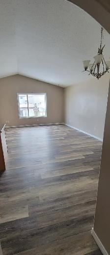 Spacious Duplex for rent in Deer Valley Leduc! - Photo 2