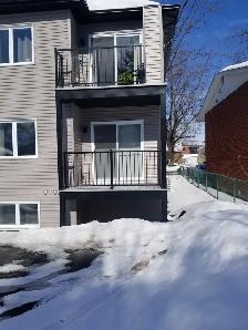 TRÈS GRAND 3 ½ NEUF À LOUER – DISPONIBLE  1ER JUILLET - Photo 2