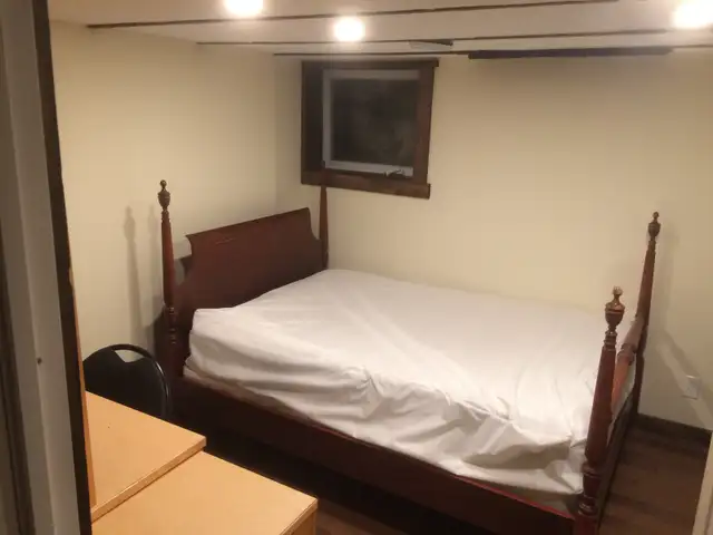 ROOM for rent / CHAMBRE a louer Universite de Moncton Sunny Brae