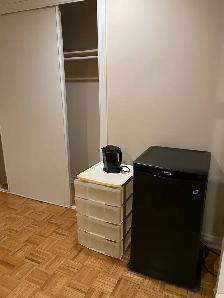 room for rent in Etobicoke - Photo 2