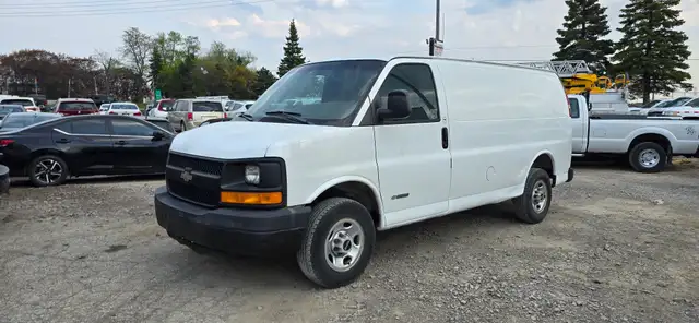 2004 Chevrolet Express Cargo Van 2500 - ONLY 138000km's!