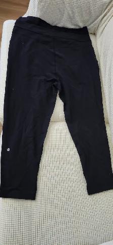 Excellent condition relaxed Leg Size 10 black Lululemon leggings