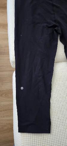 Excellent condition relaxed Leg Size 10 black Lululemon leggings - Photo 2