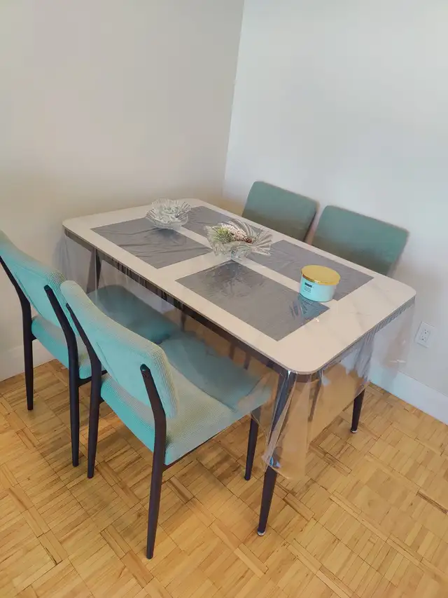 Modern Dining Table Set  – Excellent Condition