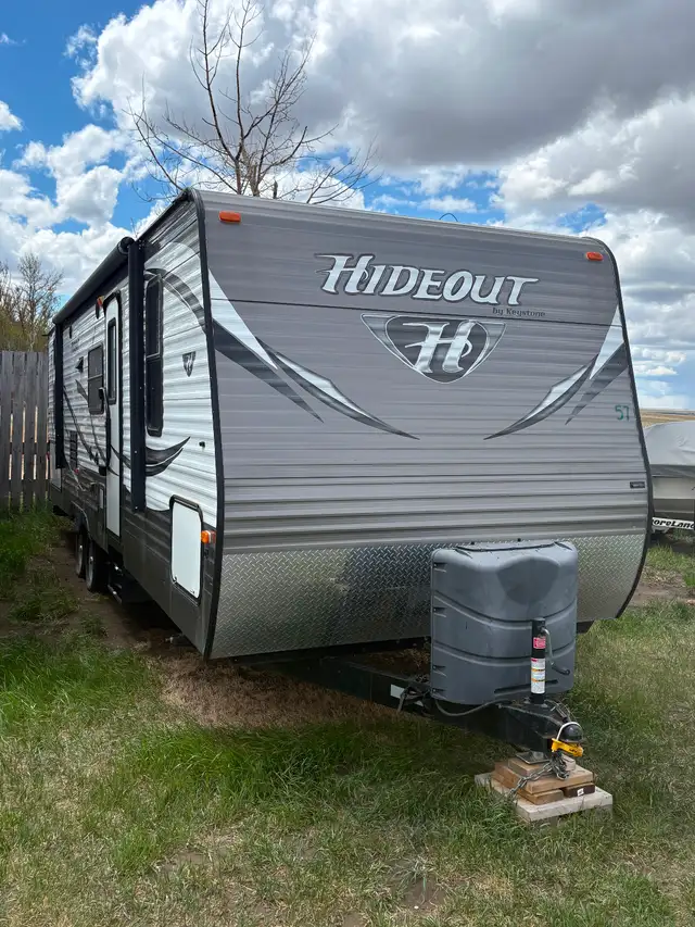 Keystone Hideout 26’ Holiday Trailer