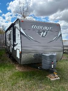Keystone Hideout 26’ Holiday Trailer
