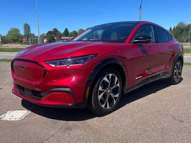 2023 Ford Mustang Mach-E Premium Extended Range AWD | Leather
