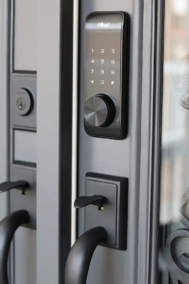 Etobicoke Locksmith The West Mall -Storefront Locks & Deadbolts