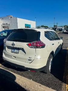 SALE ASAP: 2015 Nissan Rouge SV - Photo 2