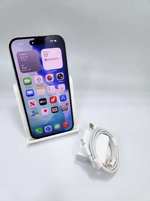 iPhone 15 128gb White 100%Bh 3 Months Warranty W/Charger