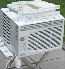 Air conditioner climatiseur 5250 btu largeur 16' AC QUASI NEUVE