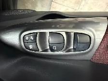 2015 Nissan Juke SL Tech / AWD / Low Mb. Kms / Heated Leather - Photo 12