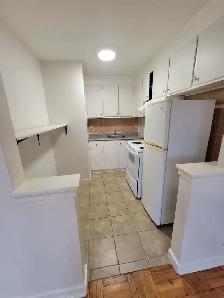 BACHELOR/STUDIO APARTMENT - TORONTO