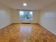 BACHELOR/STUDIO APARTMENT - TORONTO - Photo 2
