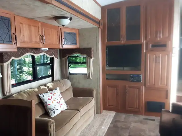 For Sale   Montana  5th wheel travel trailer