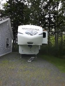 For Sale   Montana  5th wheel travel trailer - Photo 2