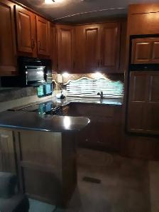 For Sale   Montana  5th wheel travel trailer - Photo 3