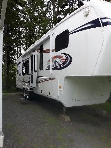For Sale   Montana  5th wheel travel trailer - Photo 4