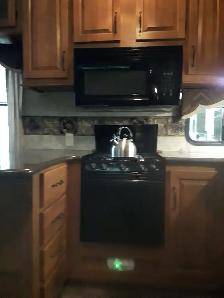 For Sale   Montana  5th wheel travel trailer - Photo 7