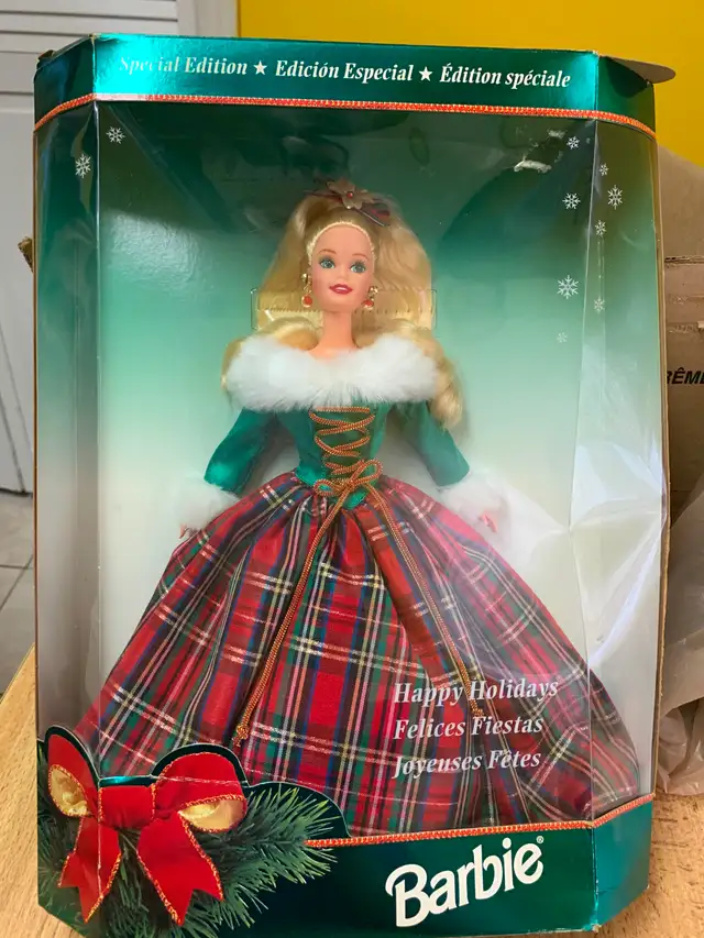 1995 Vintage Christmas Collectable Barbie