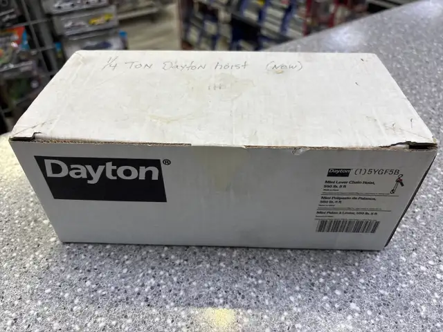 Dayton 5YGF5B 5’ 559LB Hoist New