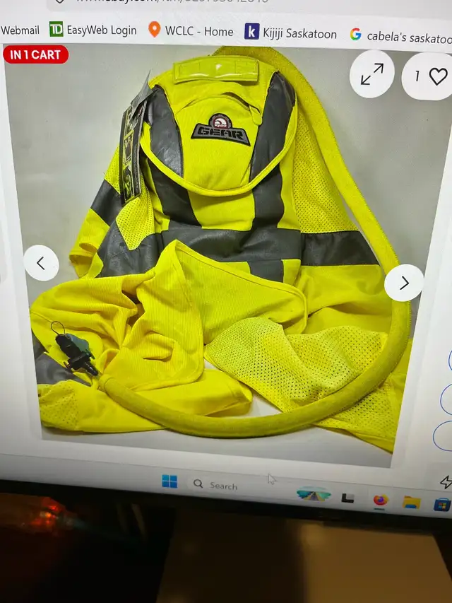New Igloo Hi Visibility Safety XL Vest with2 Liter Water Bladder