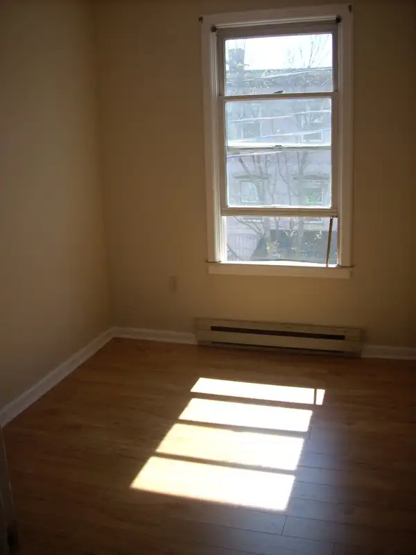 3rd Floor Downtown Apartment Available August 1st
