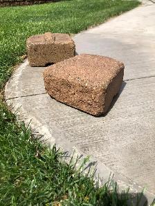 RETAINING WALL STONES