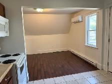 582 Charlotte apt 6 Available now