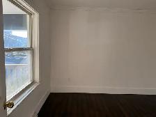 582 Charlotte apt 6 Available now - Photo 5