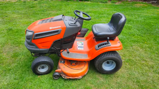 Husqvana Lawn Tractor 20hp 42' deck $1250 PH.902 565-7430