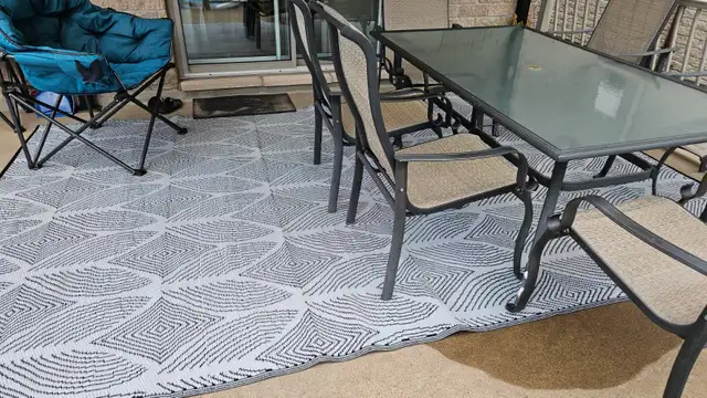 ENSEMBLE JARDIN TABLE AVEC 6 CHAISES