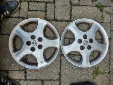 2 Caps 15 Po Toyota Matrix/Corolla etc. Voir photos pour mesure