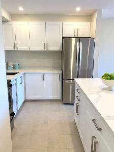Lrge Exec 2-Storey 2 BR Condo @ Bloor St W & Royal York - Photo 3