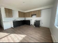 À LOUER – Appartement rénové de 4 chambres sur 2 niveaux - Photo 2