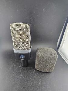 AKG C 214 XLR Condenser Microphone - Photo 2