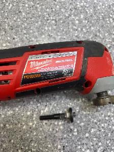Milwaukee 2526-20 12V Oscillating Tool - Photo 2