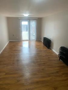 Bachelor unit for rent in triplex - Photo 2