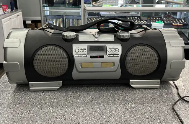 JVC RV-NB20B BoomBox