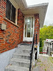 2 Bedrooms -Upper Unit Apartment for Rent!