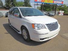 2010 Chrysler Town & Country Limited 4.0L V6 7 Pass. | Nav/R.Cam