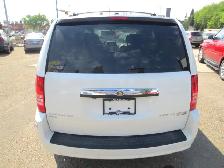2010 Chrysler Town & Country Limited 4.0L V6 7 Pass. | Nav/R.Cam - Photo 4