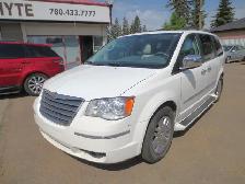 2010 Chrysler Town & Country Limited 4.0L V6 7 Pass. | Nav/R.Cam - Photo 7