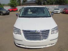 2010 Chrysler Town & Country Limited 4.0L V6 7 Pass. | Nav/R.Cam - Photo 8