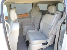 2010 Chrysler Town & Country Limited 4.0L V6 7 Pass. | Nav/R.Cam - Photo 10