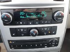 2010 Chrysler Town & Country Limited 4.0L V6 7 Pass. | Nav/R.Cam - Photo 16