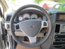 2010 Chrysler Town & Country Limited 4.0L V6 7 Pass. | Nav/R.Cam - Photo 20