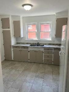1 Bedroom Apartment on main floor in West End - Photo 2