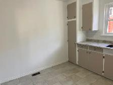 1 Bedroom Apartment on main floor in West End - Photo 4